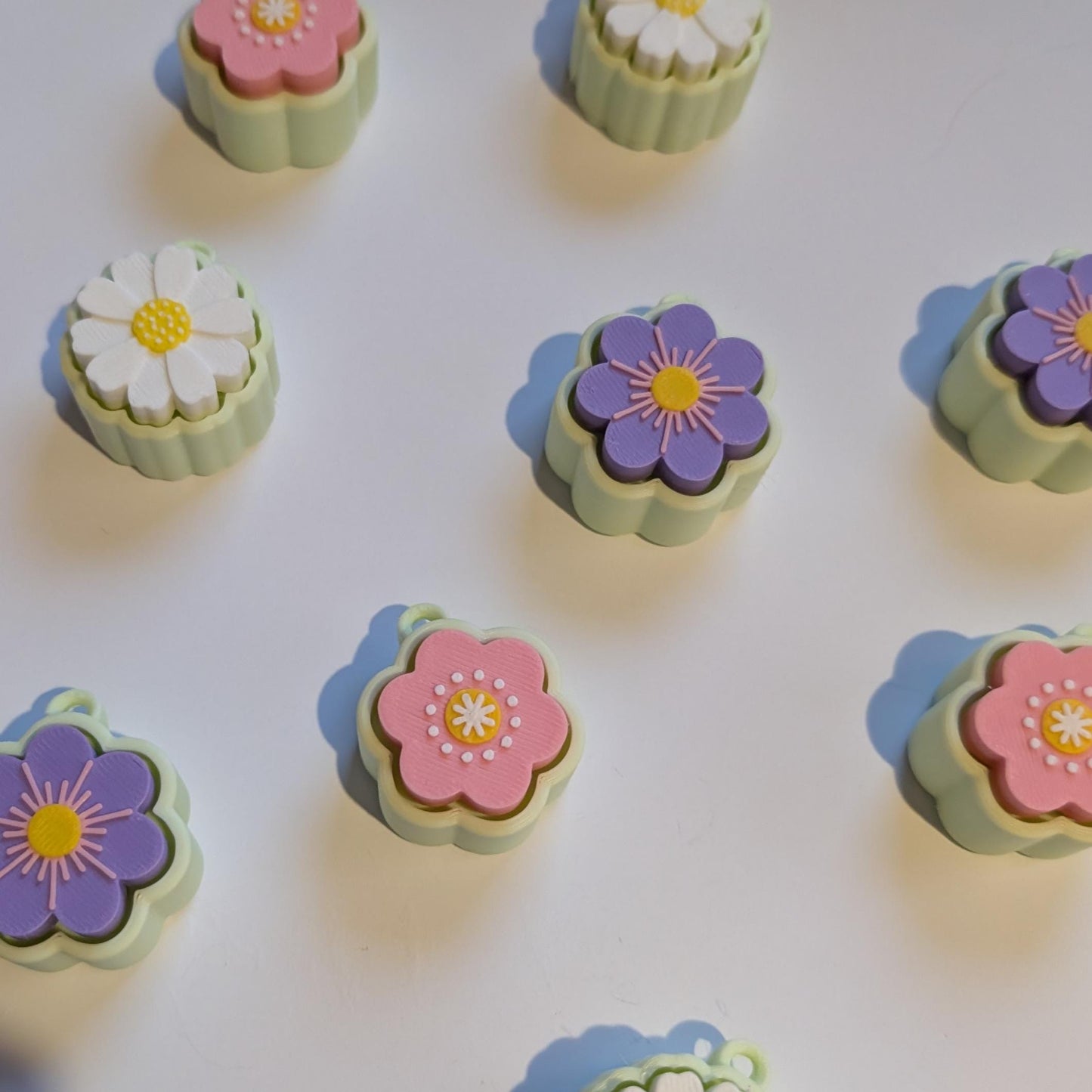 Spring flower fidget!!! Cute flower fidget toy gift keyring.