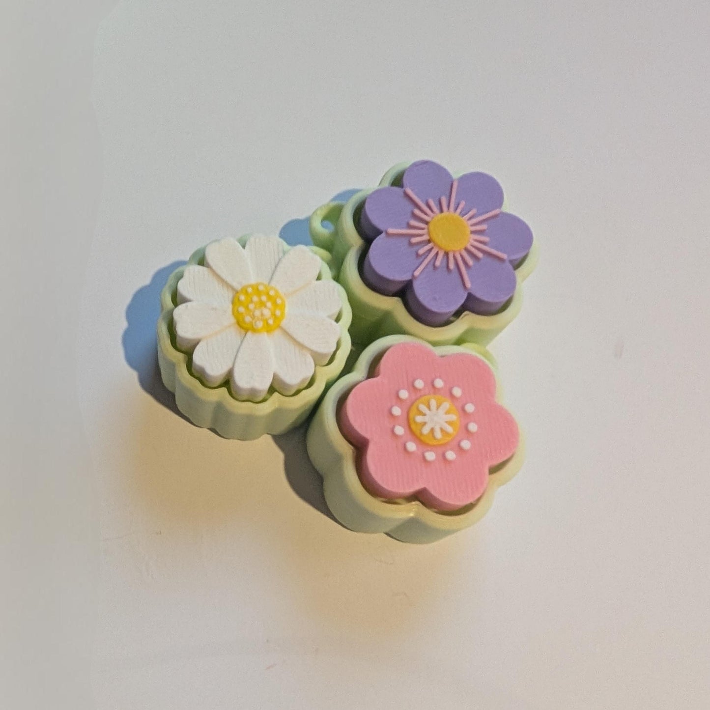 Spring flower fidget!!! Cute flower fidget toy gift keyring.