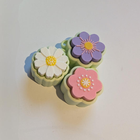 Spring flower fidget!!! Cute flower fidget toy gift keyring.