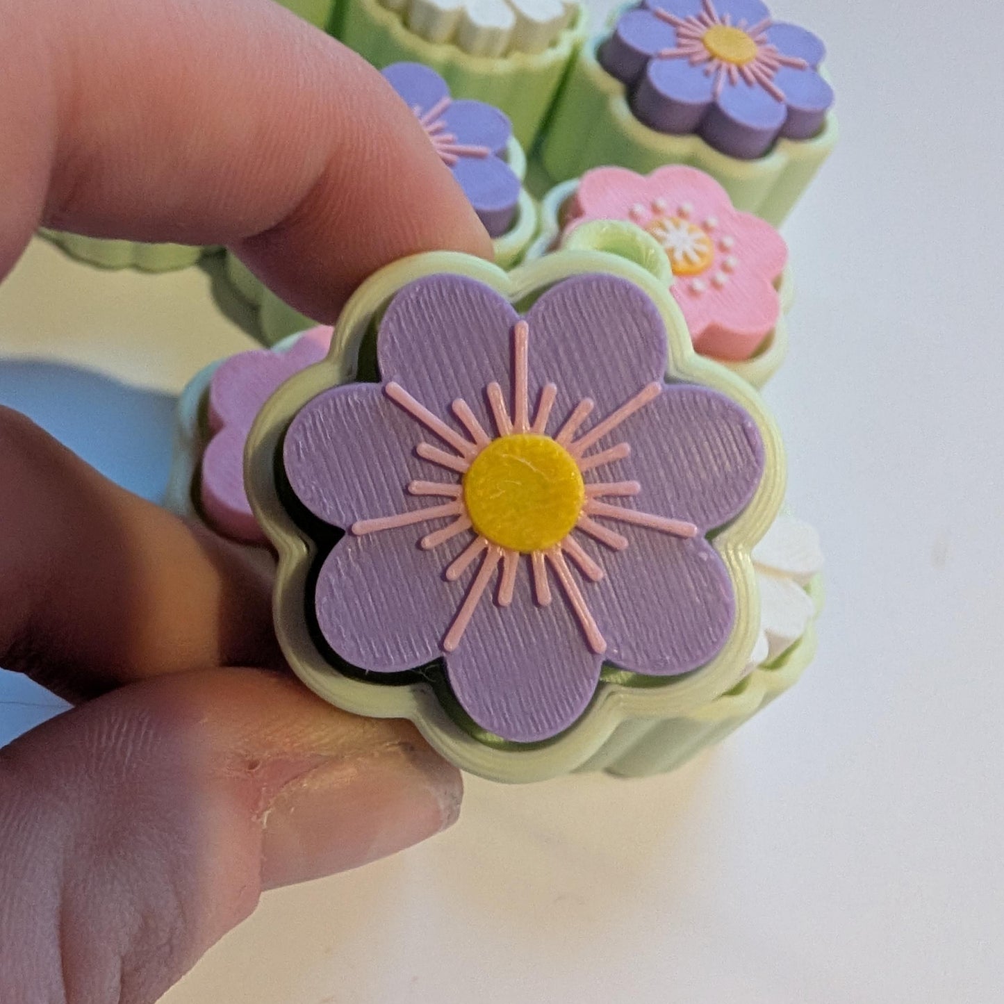 Spring flower fidget!!! Cute flower fidget toy gift keyring.
