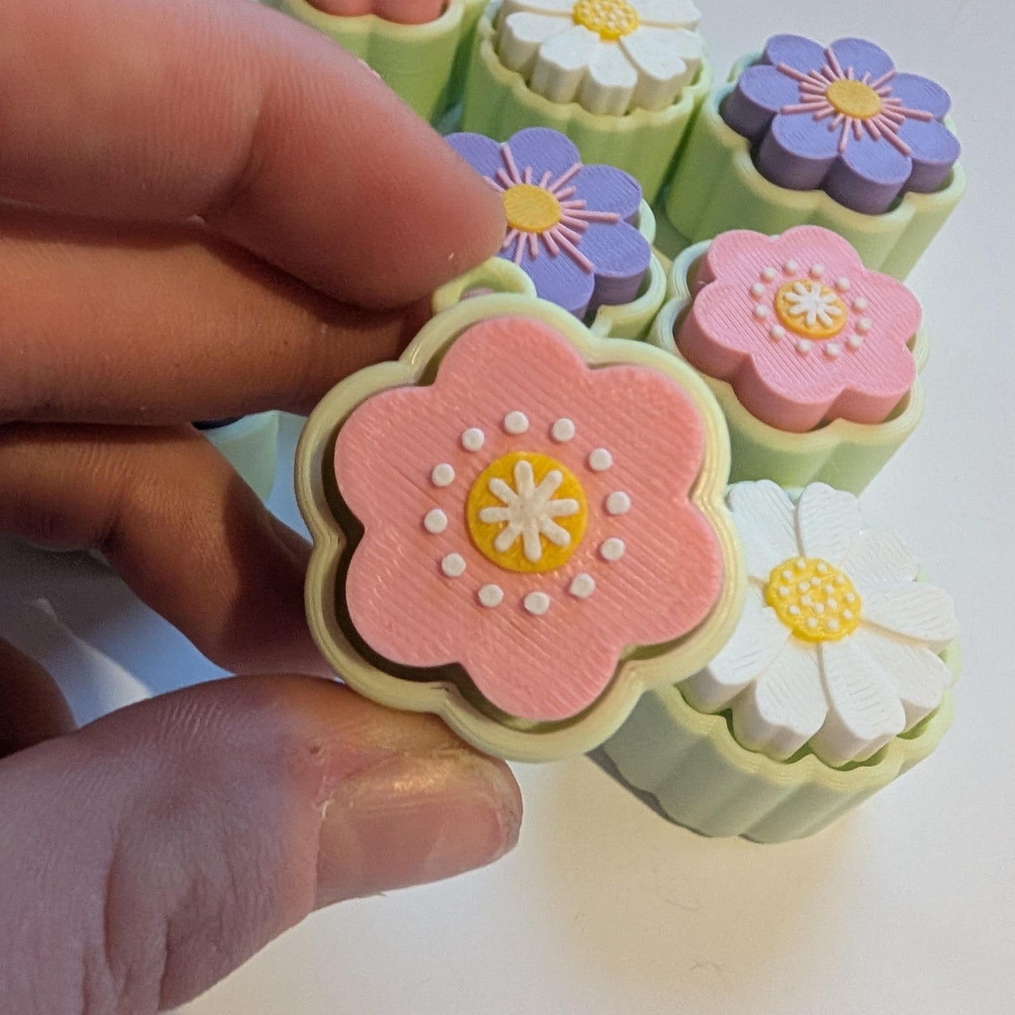 Spring flower fidget!!! Cute flower fidget toy gift keyring.