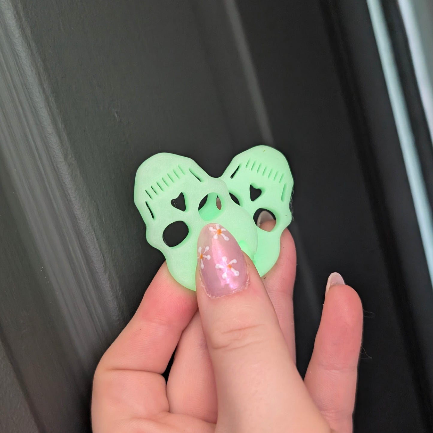 Glow in the dark skull flipper